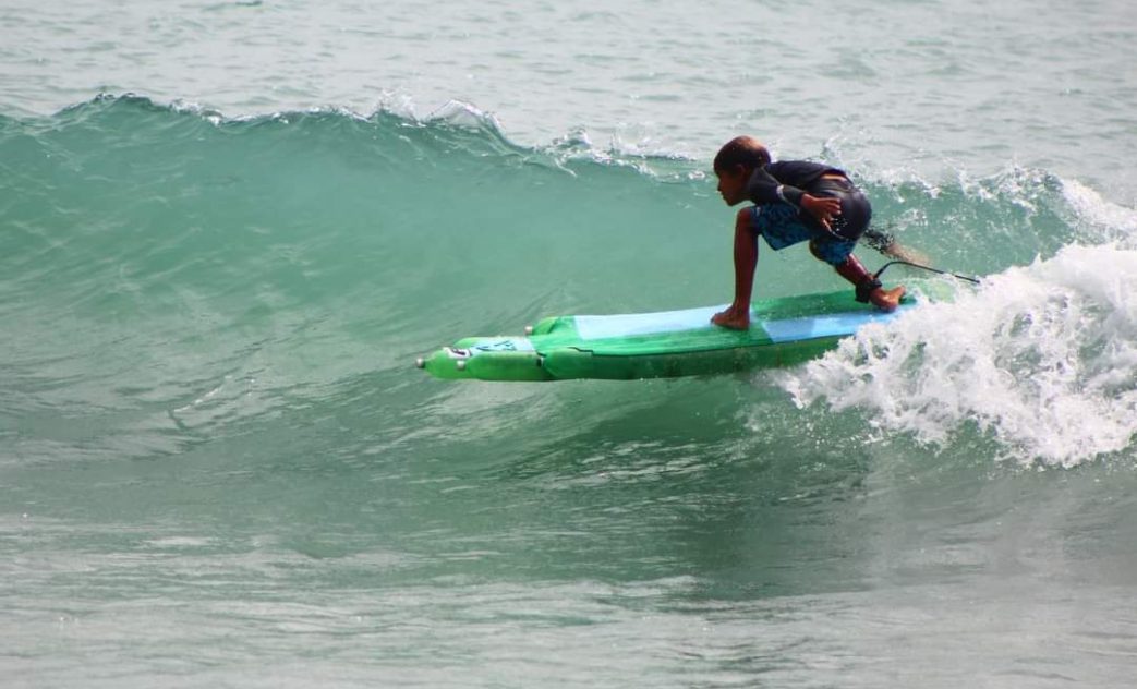 Prancha Ecológica, Surf com pranchas de garrafa pet, Rio Grande do Norte (RN). Foto: Divulgação ONG Garopaba