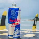 Italo Ferreira é o primeiro surfista a estampar uma lata de Red Bull. Foto: Divulgação